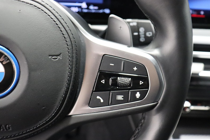 Vehicle image BMW 3 SERIES