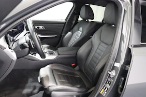 Vehicle image BMW 330e xDrive SAG Touring