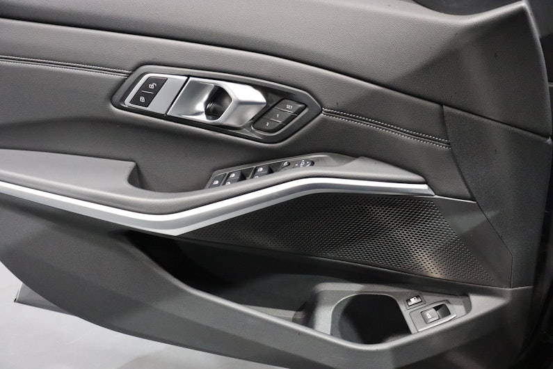 Vehicle image BMW 3 SERIES