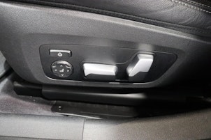 Vehicle image BMW 330e xDrive SAG Touring