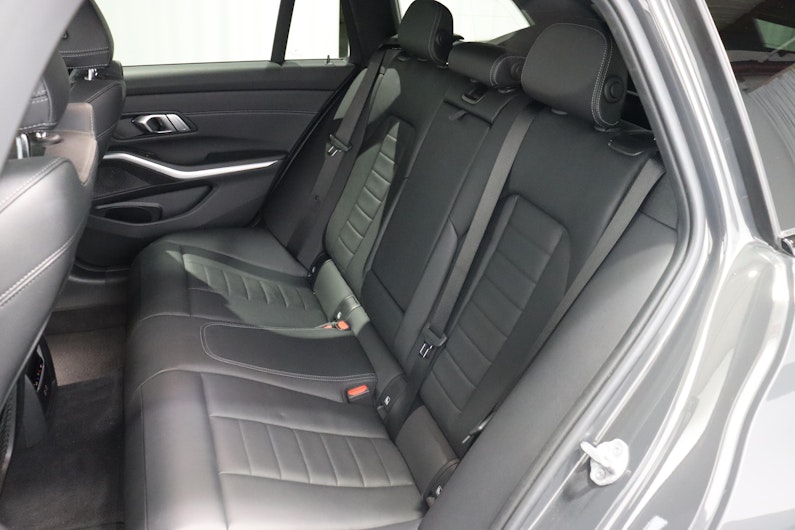 Vehicle image BMW 3 SERIES