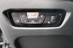 Vehicle image BMW 330e xDrive SAG Touring