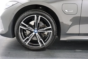 Vehicle image BMW 330e xDrive SAG Touring