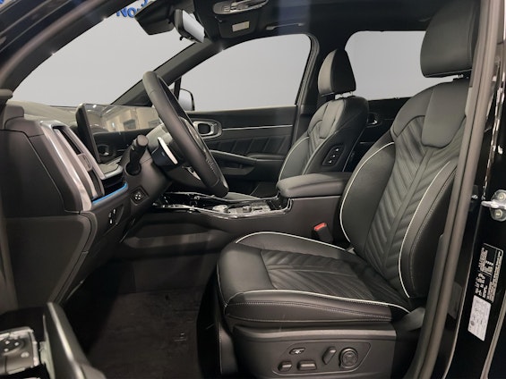 Vehicle image 9 Vehicle image 9