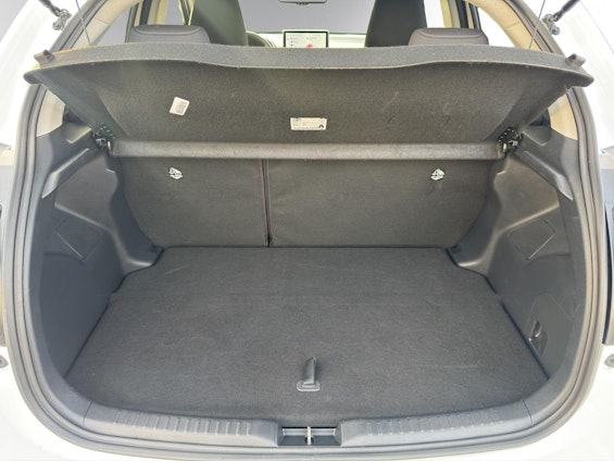 Vehicle image 17 Vehicle image 17