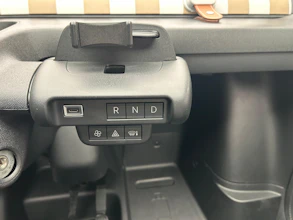 https://vehicle.imgix.net/4082155/b9979f79-29fd-4f84-928f-1957583d3b98.jpeg