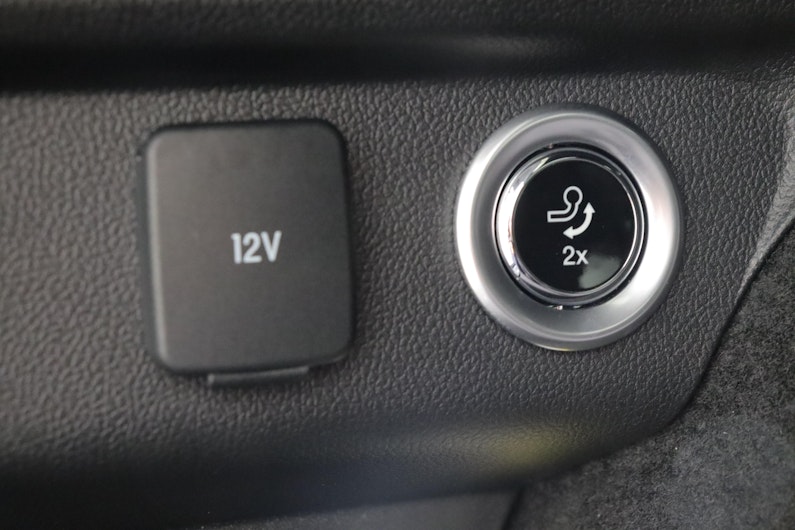 Vehicle image FORD KUGA