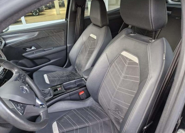 Vehicle image 4 Vehicle image 4