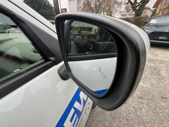 Vehicle image 23 Vehicle image 23