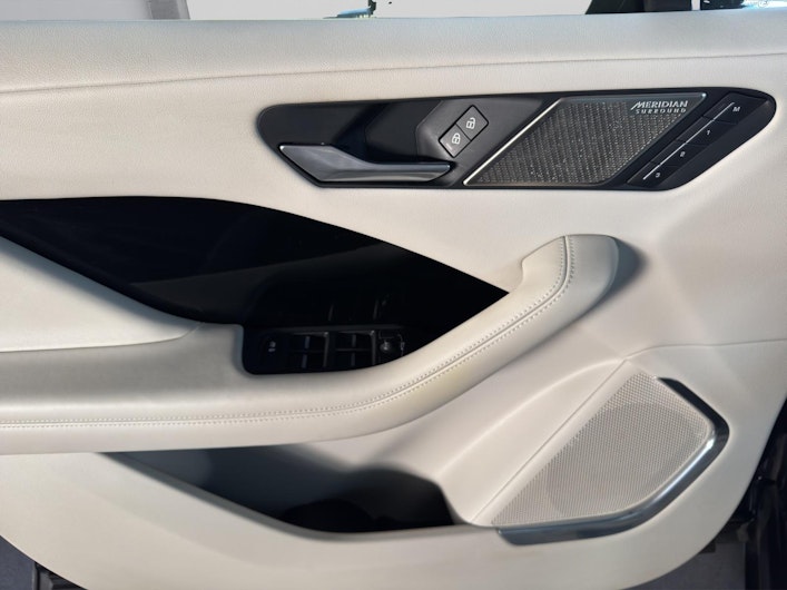 Vehicle image JAGUAR I-PACE