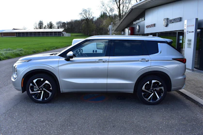 MITSUBISHI OUTLANDER 3