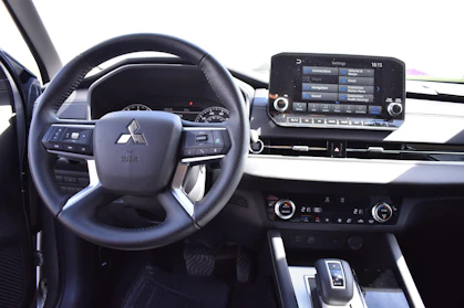 MITSUBISHI OUTLANDER 14