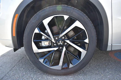 MITSUBISHI OUTLANDER 9