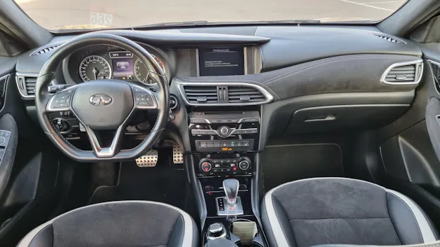 Infiniti Q30 2.0t Sport AWD DCT