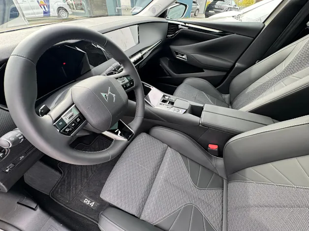 DS Automobiles AUTOMOBILES DS 4 1.2 MHEV Ligne Noire