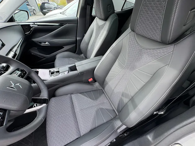 DS Automobiles AUTOMOBILES DS 4 1.2 MHEV Ligne Noire