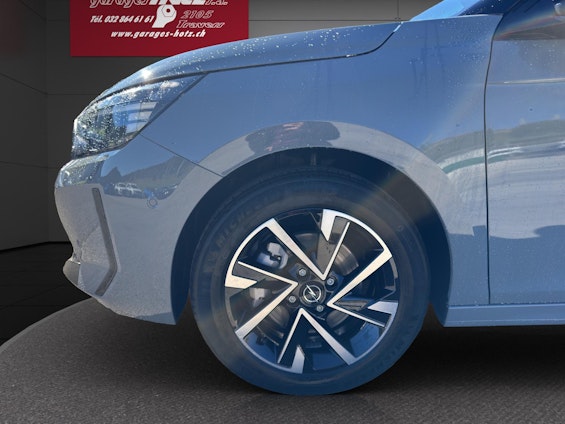 Vehicle image 4 Vehicle image 4