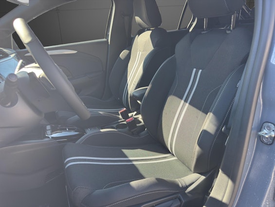 Vehicle image 5 Vehicle image 5