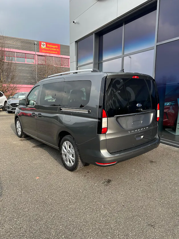 Ford TOURNEO CONNECT Grand 1.5 EcoB Titan./115CV/Aut.