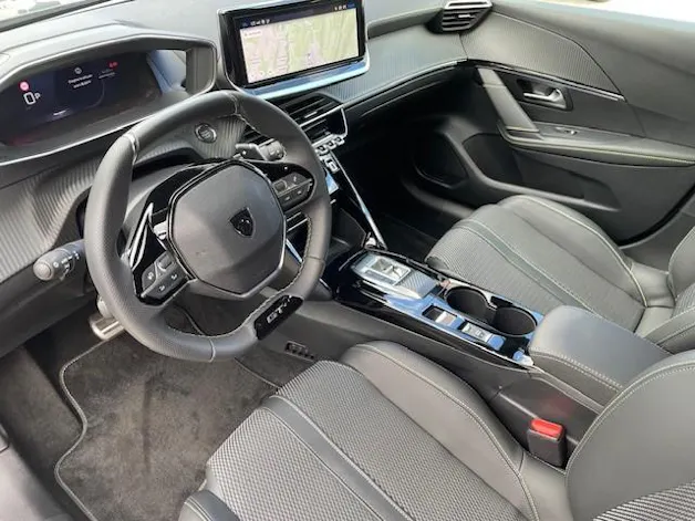 Peugeot 208 1.2 MHEV 145 GT