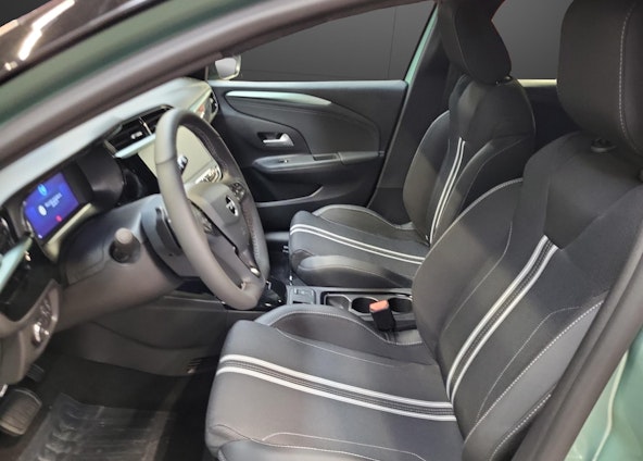 Vehicle image 4 Vehicle image 4