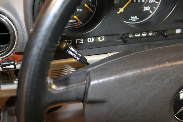 Mercedes-Benz 300 SL R107