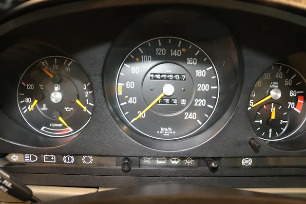 Mercedes-Benz 300 SL R107