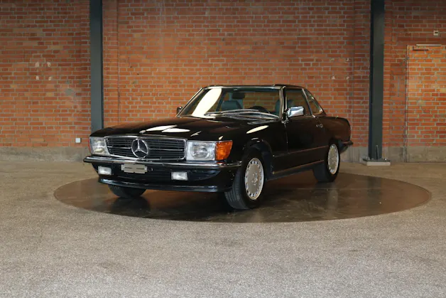 Mercedes-Benz 300 SL R107