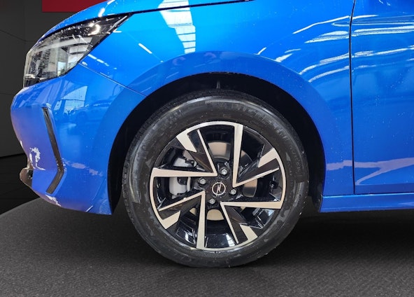 Vehicle image 3 Vehicle image 3