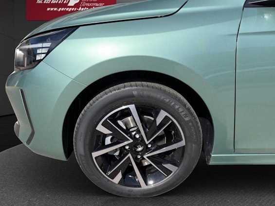 Vehicle image 4 Vehicle image 4