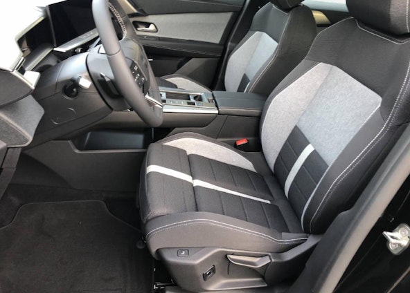 Vehicle image 4 Vehicle image 4