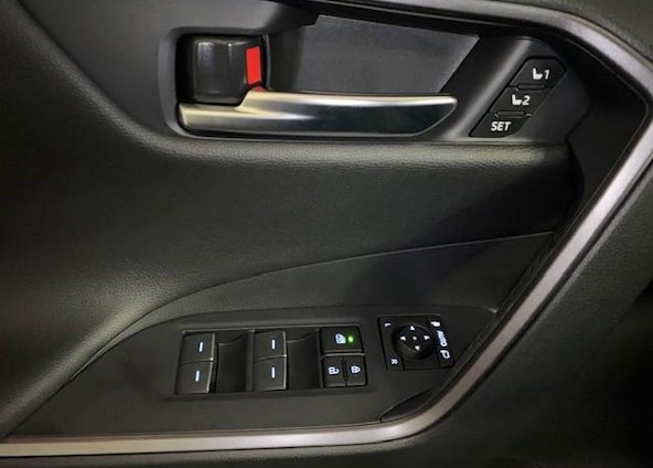 Vehicle image 16 Vehicle image 16