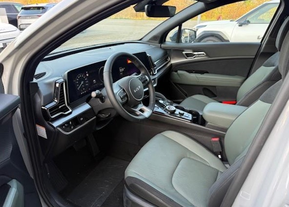 Vehicle image 4 Vehicle image 4