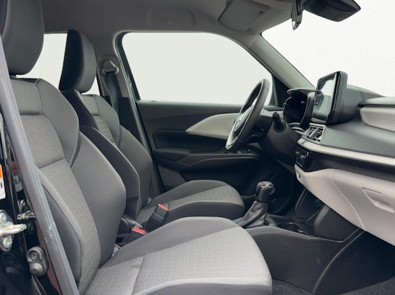 Vehicle image 9 Vehicle image 9