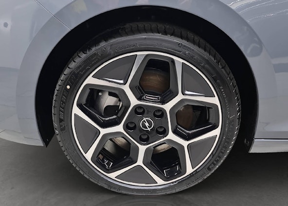 Vehicle image 13 Vehicle image 13