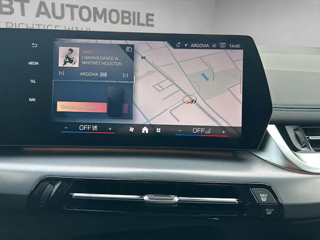 BMW 230e xDrive paddles Active Tourer
