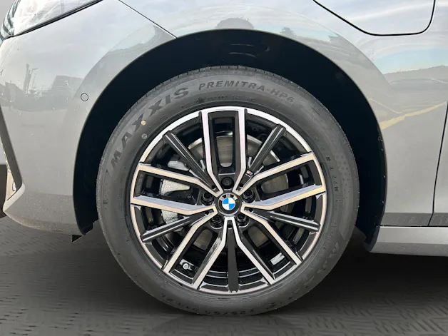 BMW 230e xDrive paddles Active Tourer
