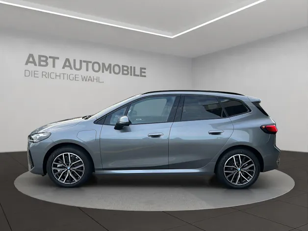 BMW 230e xDrive paddles Active Tourer