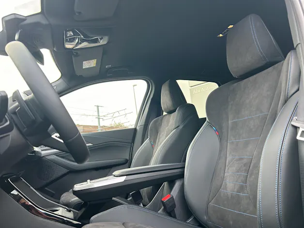 BMW 230e xDrive paddles Active Tourer