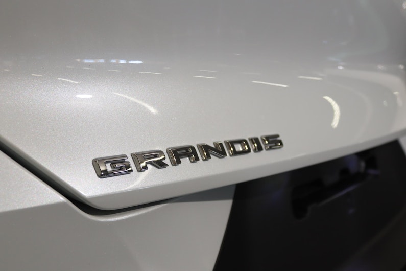 Vehicle image MITSUBISHI GRANDIS