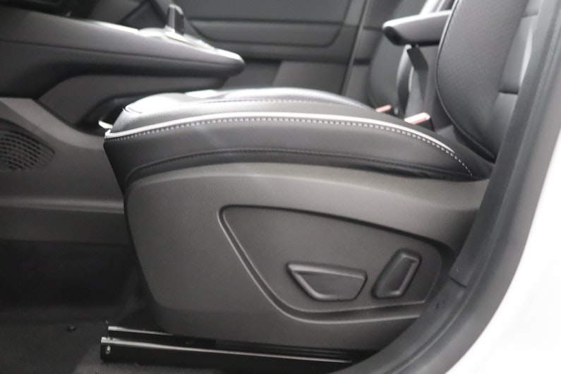 Vehicle image MITSUBISHI GRANDIS