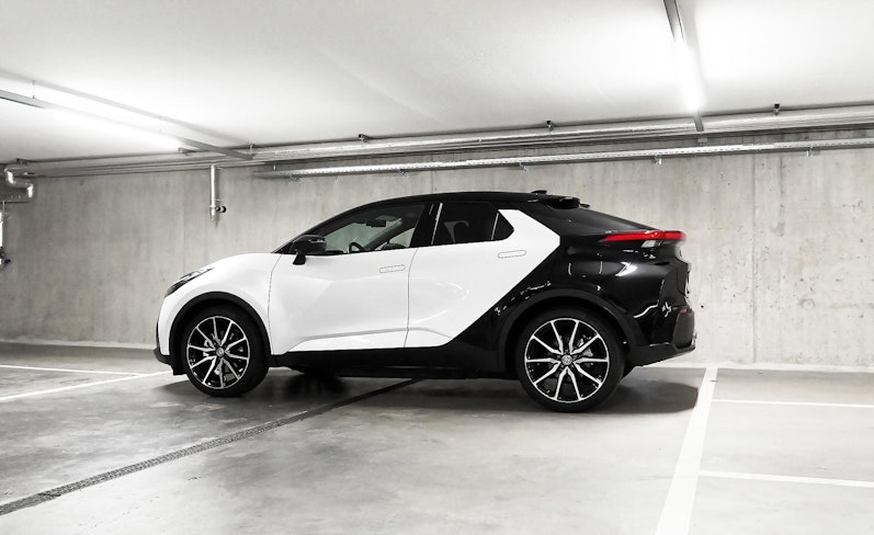 Vehicle image TOYOTA C-HR