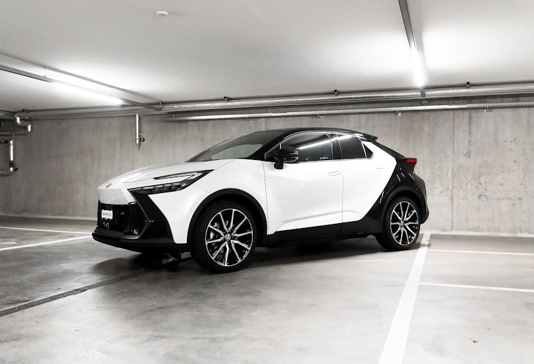 Vehicle image TOYOTA C-HR