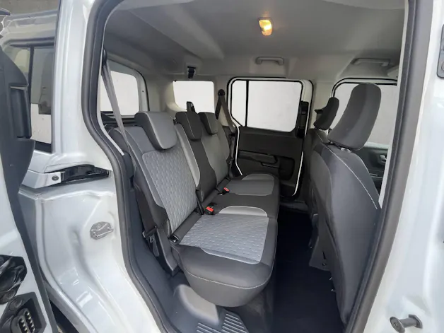 Ford E-Tourneo Courier Titanium