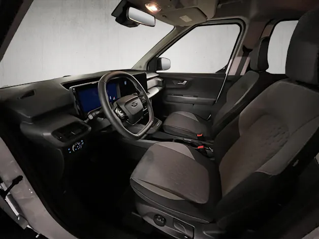 Ford E-Tourneo Courier Titanium