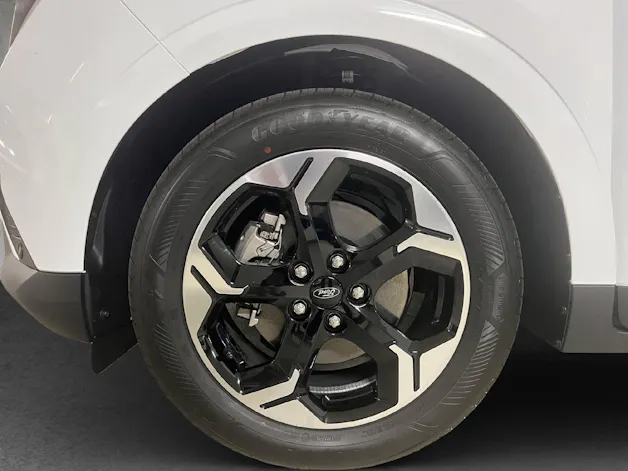 Ford E-Tourneo Courier Titanium