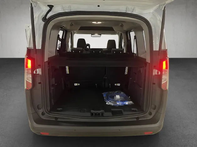 Ford E-Tourneo Courier Titanium