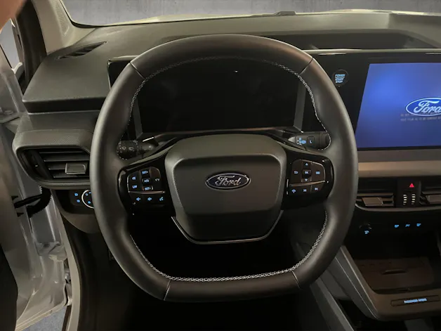 Ford E-Tourneo Courier Titanium