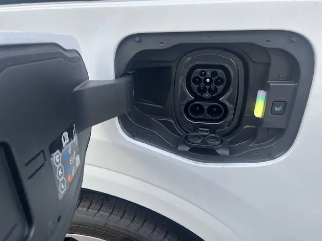 Ford E-Tourneo Courier Titanium
