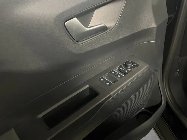 Ford Tourneo Courier 1.0 EcoBoost Titanium
